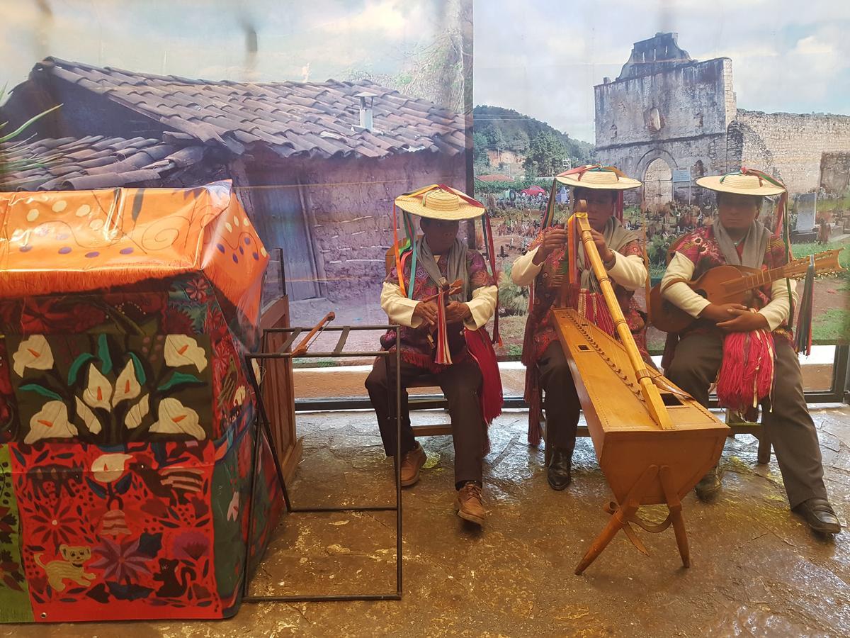 Nuestras Raices Hotel - Museo - Restaurante ซานกริสโตบัล เด ลาสกาซาส ภายนอก รูปภาพ